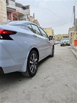 نيسان فيرسا